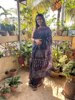 handloom maheshwari silk cotton saree | deep navy blue with traditional red floral motif & gold zari border